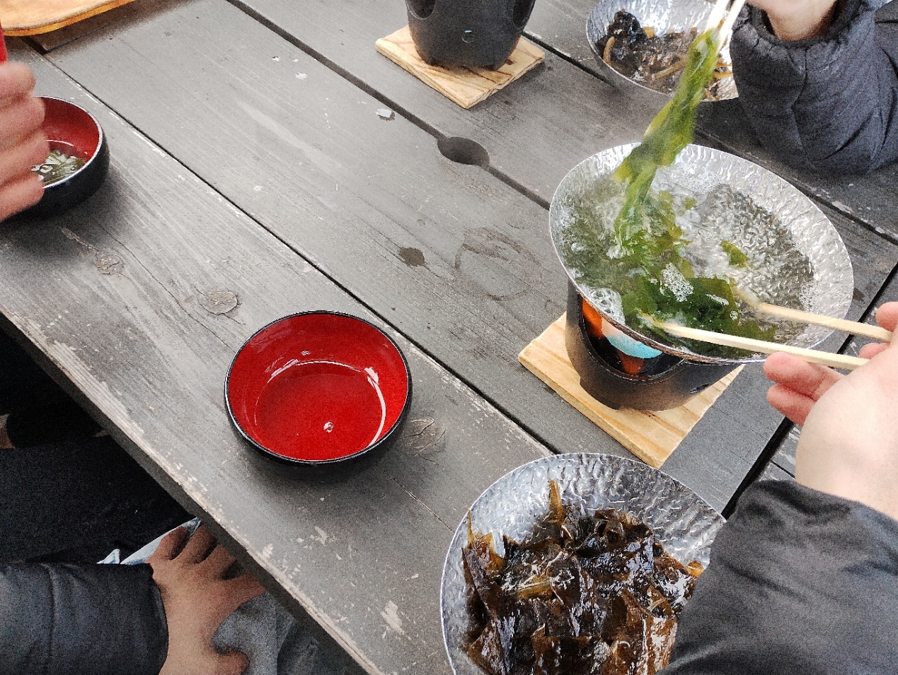 ワカメをしゃぶしゃぶで食べる