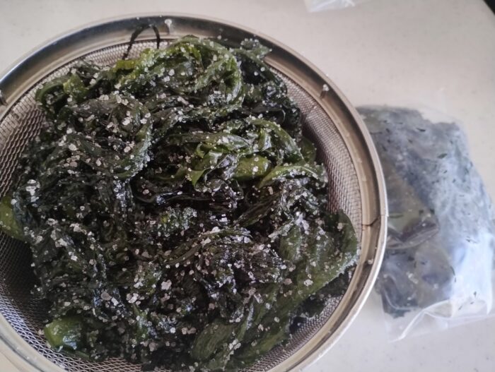 塩蔵したワカメのお土産